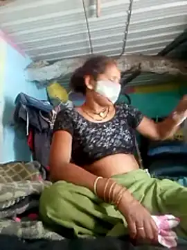 Snapshot of CUTE-004 chatting on 04/19/26, 08:24 CUTE-004 online show from 04/19/26, 08:24