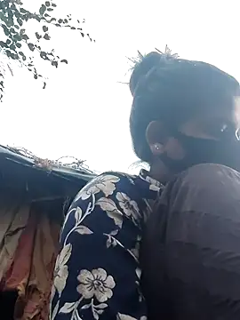 Snapshot of Janvi_Jaitly chatting on 12/04/25, 01:26 Janvi Jaitly online show from 12/04/25, 01:26