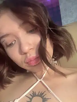 milkiiis online show from 10/18/25, 02:58