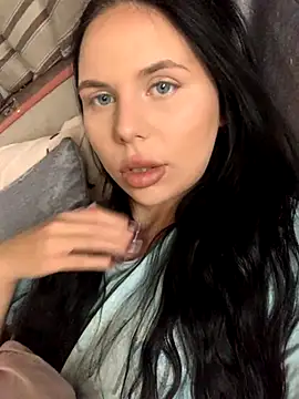 Snapshot of ksenia123 chatting on 10/24/25, 08:33 ksenia123 online show from 10/24/25, 08:33