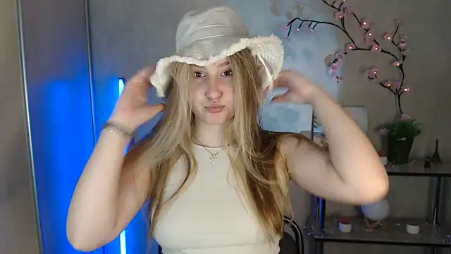 Snapshot of Milka_kamila chatting on 07/01/26, 12:18 Milka kamila online show from 07/01/26, 12:18