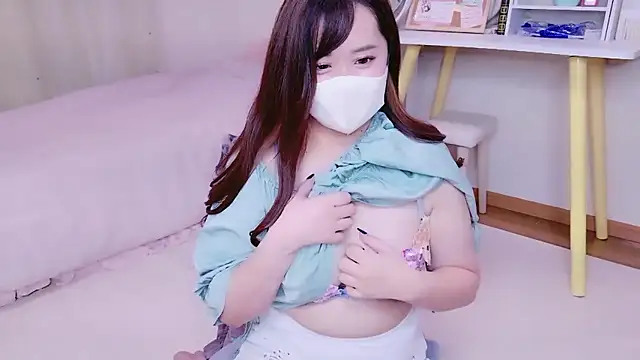 Snapshot of CHIAKI_xxo chatting on 10/29/25, 08:49 CHIAKI xxo online show from 10/29/25, 08:49