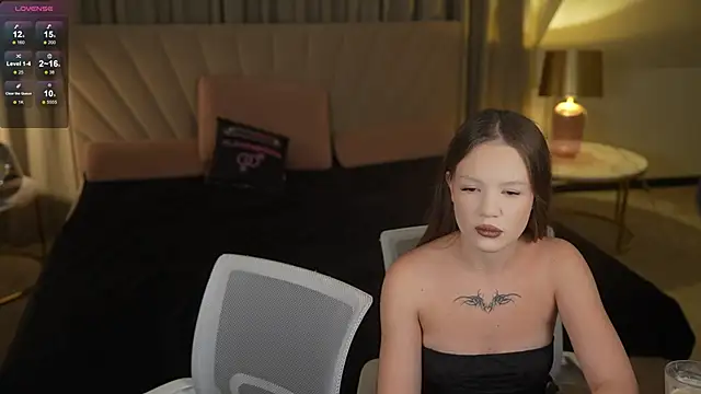 Snapshot of Tiana_Princesss chatting on 12/02/25, 07:20 Tiana Princesss online show from 12/02/25, 07:20