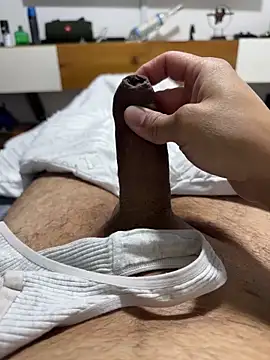 andres52720 online show from 02/02/26, 07:29