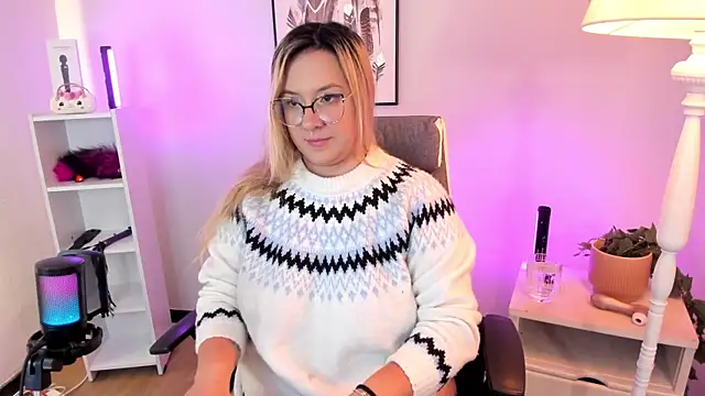 hollie joliie online show from 03/26/26, 12:11