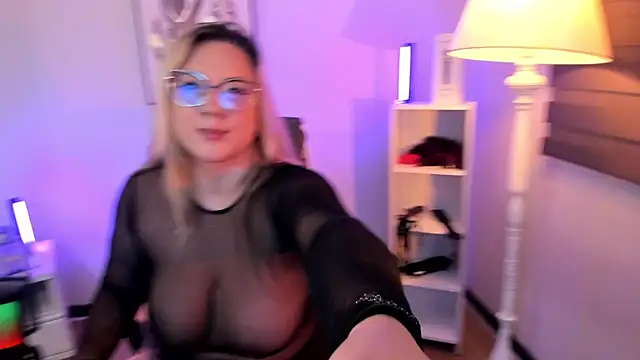 hollie joliie online show from 04/01/26, 12:17