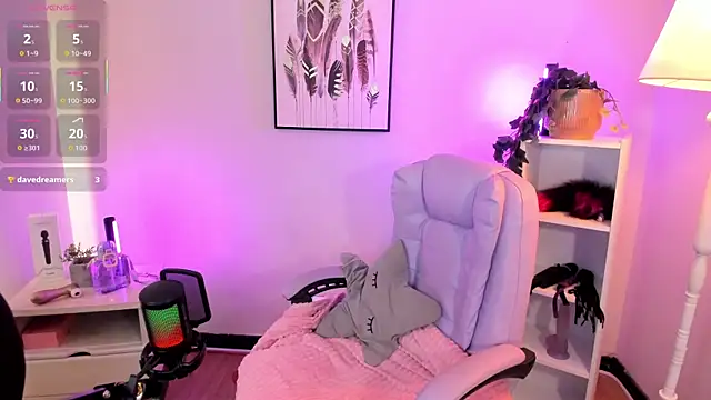 hollie joliie online show from 04/16/26, 12:06