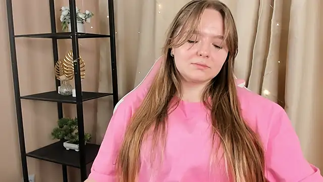 Snapshot of TorriGlenn chatting on 09/08/25, 03:22 TorriGlenn online show from 09/08/25, 03:22