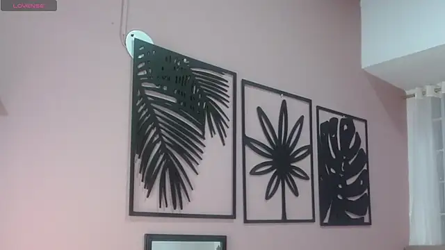 Snapshot of amara_rousse1 chatting on 04/10/26, 12:43 amara rousse1 online show from 04/10/26, 12:43