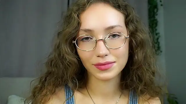 ZeniaBolich online show from 09/12/25, 09:04