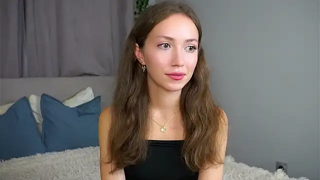 ZeniaBolich online show from 09/15/25, 09:15