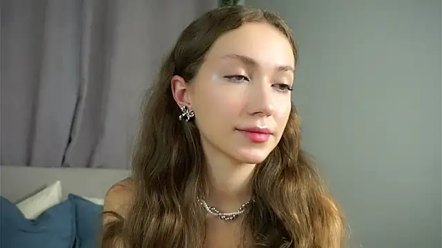 ZeniaBolich online show from 09/16/25, 09:27