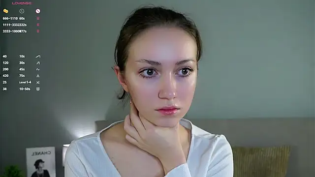 ZeniaBolich online show from 12/03/25, 09:02