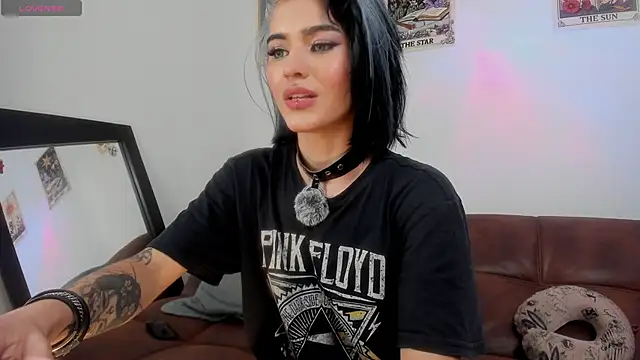 Snapshot of La_Diabla_111_ chatting on 04/30/26, 06:47 La Diabla 111 online show from 04/30/26, 06:47