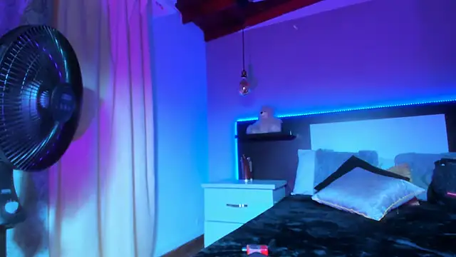 eriikjoness online show from 09/17/25, 01:57