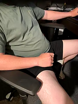 Snapshot of LilBadBoy_99 chatting on 10/24/25, 06:26 LilBadBoy 99 online show from 10/24/25, 06:26