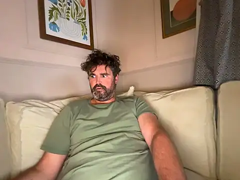 Snapshot of CyprioteWhitefly chatting on 06/11/26, 09:35 CyprioteWhitefly online show from 06/11/26, 09:35