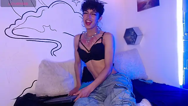 Snapshot of Trinity_Knox chatting on 10/28/25, 03:58 Trinity Knox online show from 10/28/25, 03:58