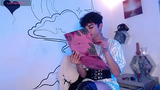 Snapshot of Trinity_Knox chatting on 11/11/25, 04:40 Trinity Knox online show from 11/11/25, 04:40