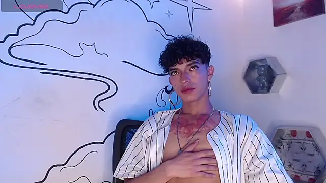 Snapshot of Trinity_Knox chatting on 12/16/25, 03:28 Trinity Knox online show from 12/16/25, 03:28