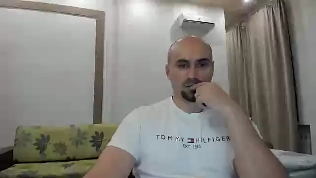 Snapshot of Gri_SH chatting on 10/20/25, 04:51 Gri SH online show from 10/20/25, 04:51