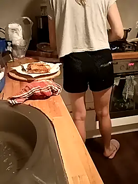 Snapshot of NiceBadgera chatting on 09/13/25, 06:40 NiceBadgera online show from 09/13/25, 06:40