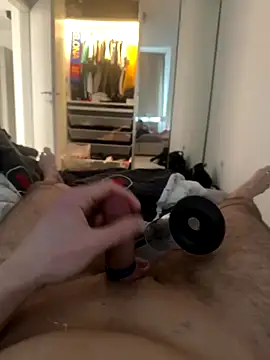 Snapshot of TheKevinboy chatting on 11/02/25, 08:06 TheKevinboy online show from 11/02/25, 08:06