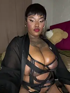 Snapshot of QUEEN_NOBUHLE_777 chatting on 06/05/26, 12:17 QUEEN NOBUHLE 777 online show from 06/05/26, 12:17