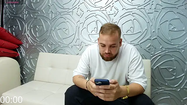 Snapshot of Sweetberryhot chatting on 11/11/25, 07:14 Sweetberryhot online show from 11/11/25, 07:14