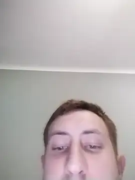 Snapshot of boytwink7 chatting on 11/27/25, 04:42 boytwink7 online show from 11/27/25, 04:42