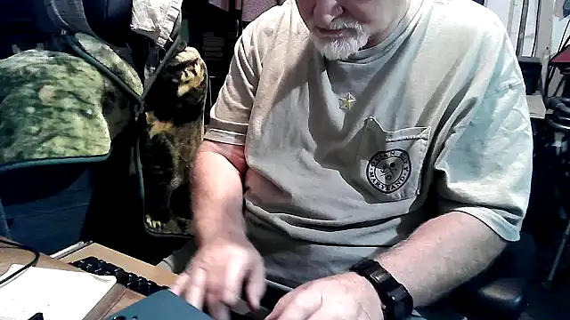 Snapshot of georgew62 chatting on 09/18/25, 02:35 georgew62 online show from 09/18/25, 02:35