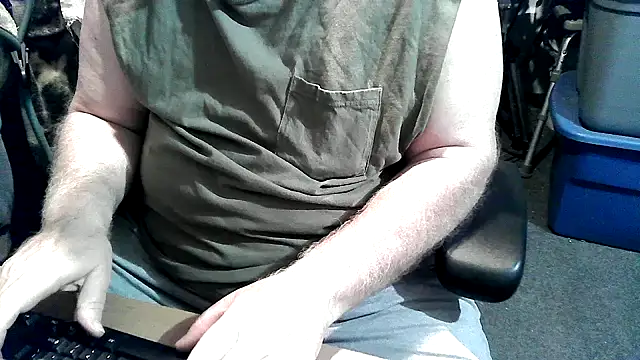 Snapshot of georgew62 chatting on 10/01/25, 04:29 georgew62 online show from 10/01/25, 04:29