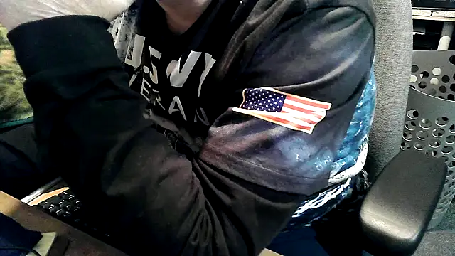 Snapshot of georgew62 chatting on 10/18/25, 11:16 georgew62 online show from 10/18/25, 11:16