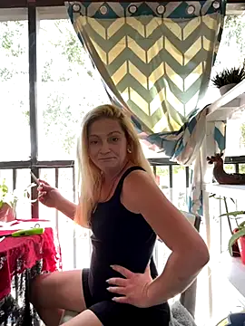 Snapshot of Goldenndoll chatting on 10/05/25, 05:00 Goldenndoll online show from 10/05/25, 05:00