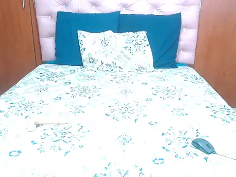 Ruestollar online show from 10/29/25, 04:20