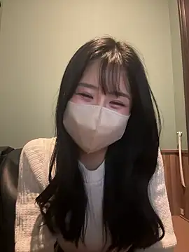 Snapshot of Ema-- chatting on 09/28/25, 10:31 Ema-- online show from 09/28/25, 10:31