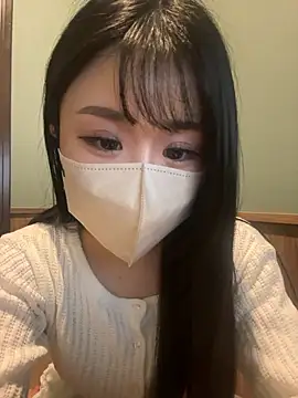 Snapshot of Ema-- chatting on 09/30/25, 10:20 Ema-- online show from 09/30/25, 10:20