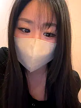 Snapshot of Ema-- chatting on 10/17/25, 09:12 Ema-- online show from 10/17/25, 09:12