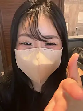 Snapshot of Ema-- chatting on 10/19/25, 10:05 Ema-- online show from 10/19/25, 10:05