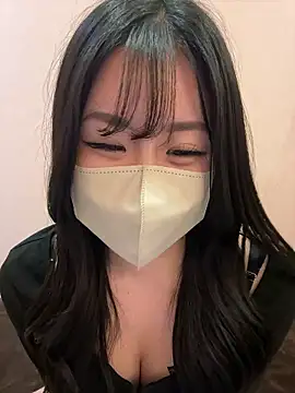 Snapshot of Ema-- chatting on 10/25/25, 11:07 Ema-- online show from 10/25/25, 11:07