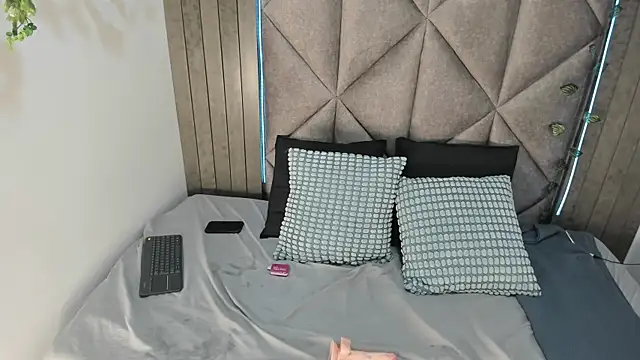 AAronBaker  online show from 10/11/25, 07:45