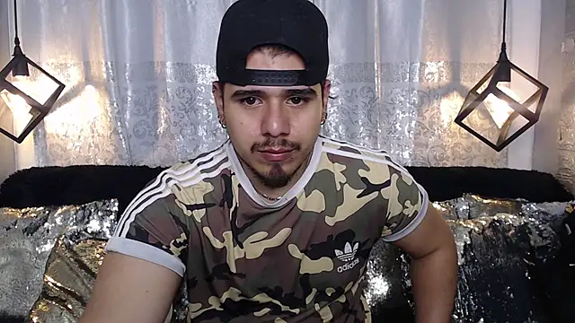 Snapshot of thiago_bos chatting on 09/15/25, 11:43 thiago bos online show from 09/15/25, 11:43