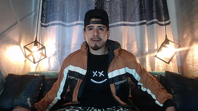 Snapshot of thiago_bos chatting on 10/13/25, 01:11 thiago bos online show from 10/13/25, 01:11