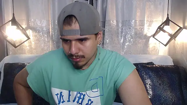 Snapshot of thiago_bos chatting on 10/31/25, 10:49 thiago bos online show from 10/31/25, 10:49