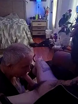 Snapshot of Mrluckstick chatting on 09/16/25, 08:43 Mrluckstick online show from 09/16/25, 08:43