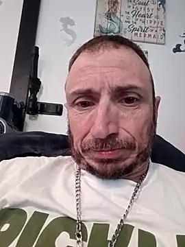 Snapshot of Mrluckstick chatting on 11/01/25, 08:38 Mrluckstick online show from 11/01/25, 08:38