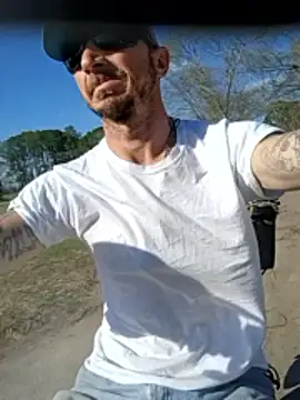 Snapshot of Mrluckstick chatting on 03/10/26, 08:25 Mrluckstick online show from 03/10/26, 08:25