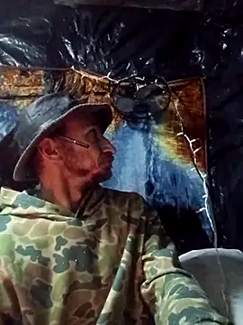 Snapshot of Mrluckstick chatting on 04/20/26, 06:16 Mrluckstick online show from 04/20/26, 06:16