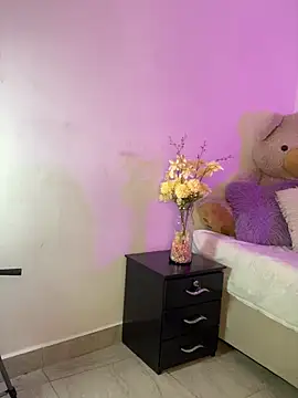 Snapshot of Charlottediolet chatting on 02/04/26, 12:00 Charlottediolet online show from 02/04/26, 12:00