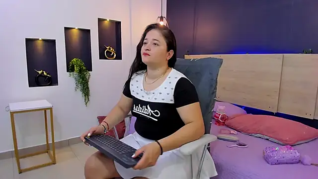 Snapshot of aradia_kiss chatting on 11/02/25, 12:40 aradia kiss online show from 11/02/25, 12:40